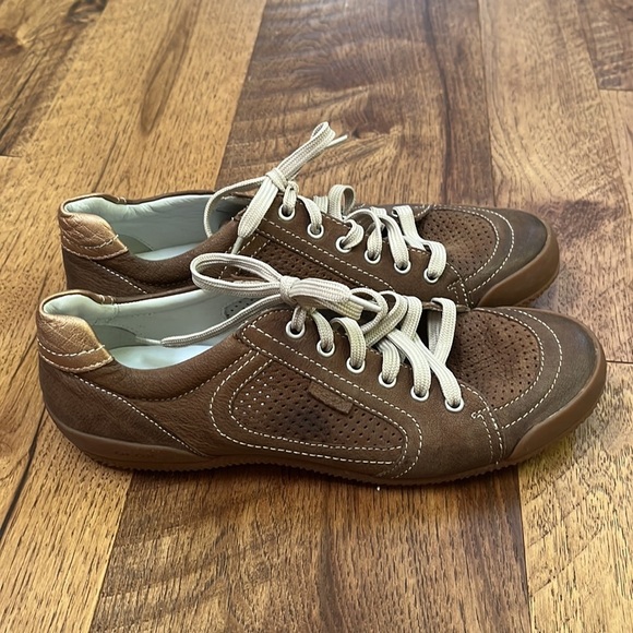 Geox Respira Woman’s Brown Sneakers Size 41 - Picture 3 of 7